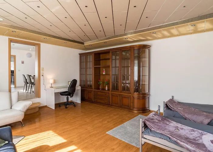 Am Hirnach 2 * ジンデルフィンゲン