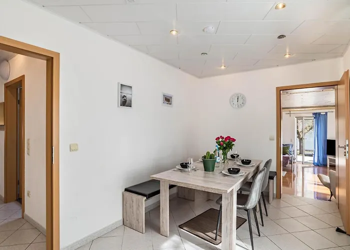 Am Hirnach 2 * ジンデルフィンゲン